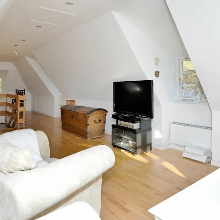 Holiday home Five-bedroom Holiday In Juelsminde 3 *