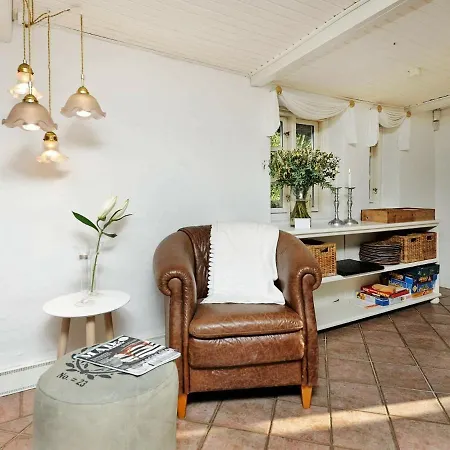 Holiday home Five-bedroom Holiday In Juelsminde 3 *