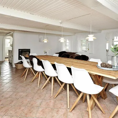 Holiday home Five-bedroom Holiday In Juelsminde 3 *