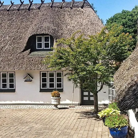Holiday home Five-bedroom Holiday In Juelsminde 3 *