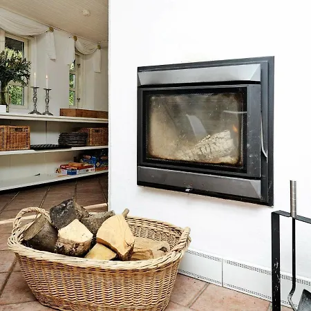 Five-bedroom Holiday In Juelsminde 3 *